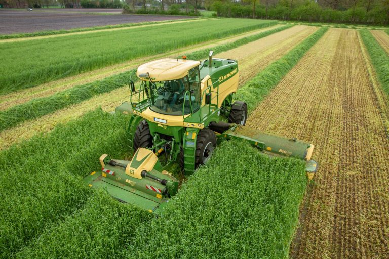 Krone Big M désormais disponible avec conditionneur à rouleaux