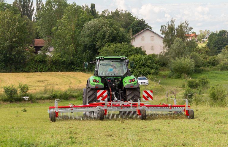 Lutter contre les mauvaises herbes avec Fliegl Striegel