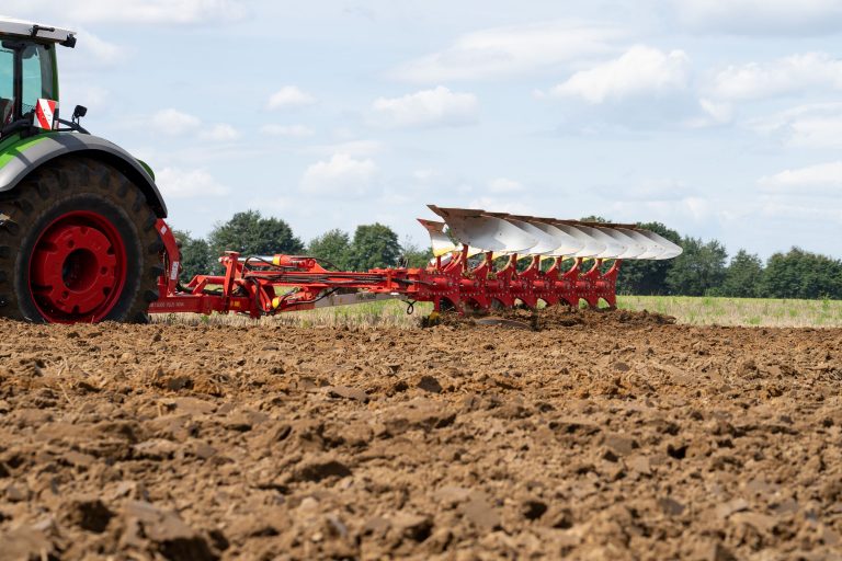 Pöttinger Servo T 6000 pour les tracteurs jusqu&rsquo;à 500 cv