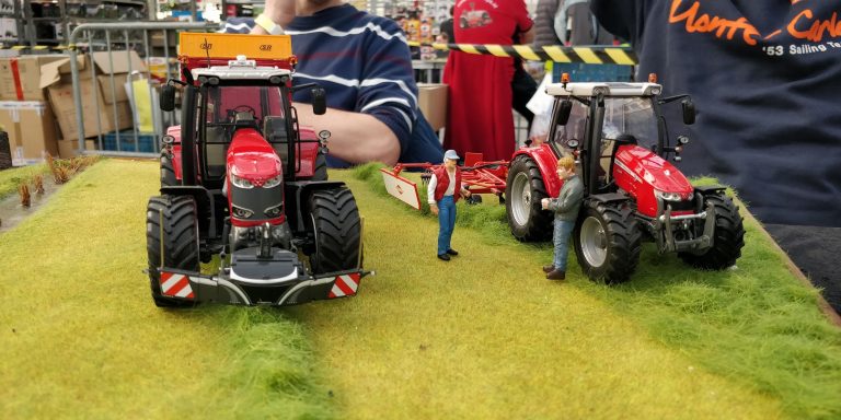 Bourse de miniatures agricole OTL De Lozen Boer déménage à Merelbeke