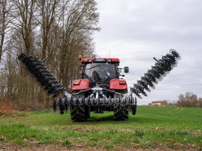 Fliegl élargit sa gamme de machines pour le désherbage mécanique