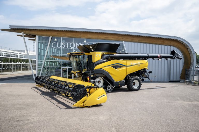 New Holland élargit sa nouvelle gamme CR