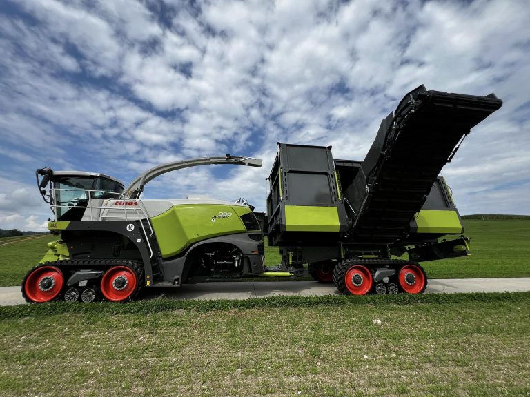 Claas Jaguar Field Shuttle avec une touche belge
