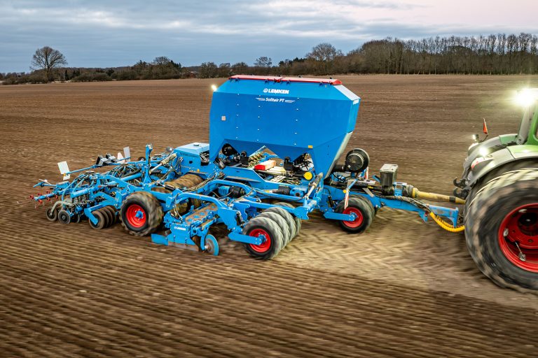 Lemken intègre la herse rotative Zirkon dans le Solitair PT