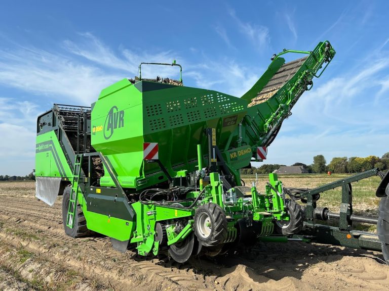 AVR combine le Spirit 9200i et le Varioweb dans une nouvelle arracheuse