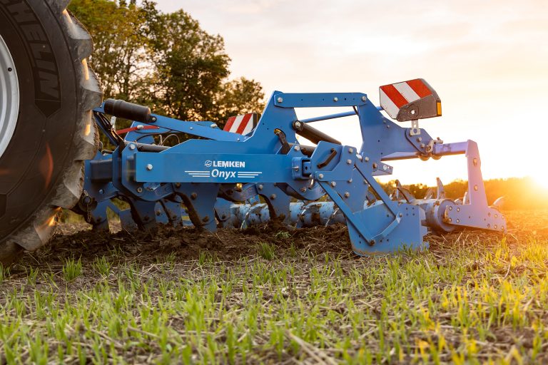 Lemken élargit sa gamme avec le nouveau sous-soleur Onyx