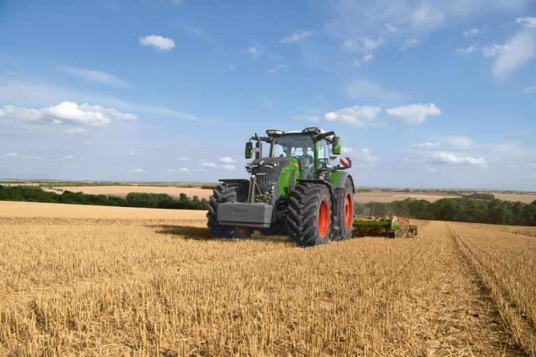 Cinquième génération du Fendt 800 Vario : puissance, confort et efficacité en un