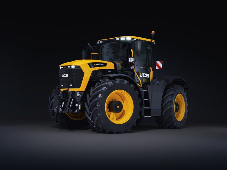 JCB dévoile sa toute nouvelle série Fastrac 6000