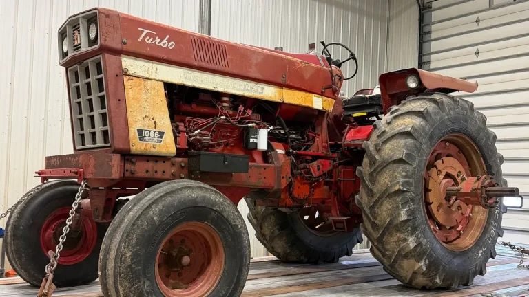 International Harvester 1066 de retour dans la cour après 45 ans