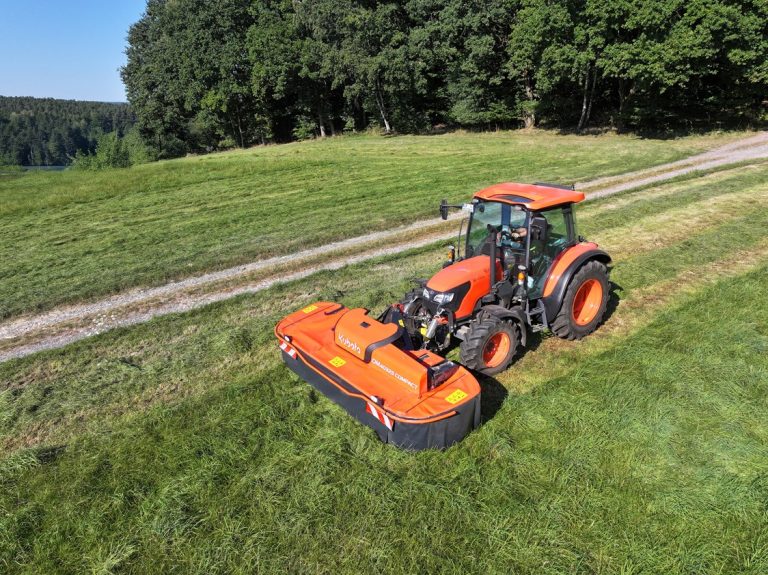 Kubota présente une nouvelle faucheuse frontale pour le fourrage d&rsquo;été en étable