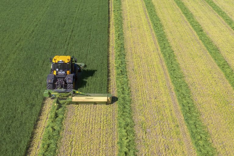 La Krone EasyCut R 360 désormais également équipée d&rsquo;une vis de regroupage